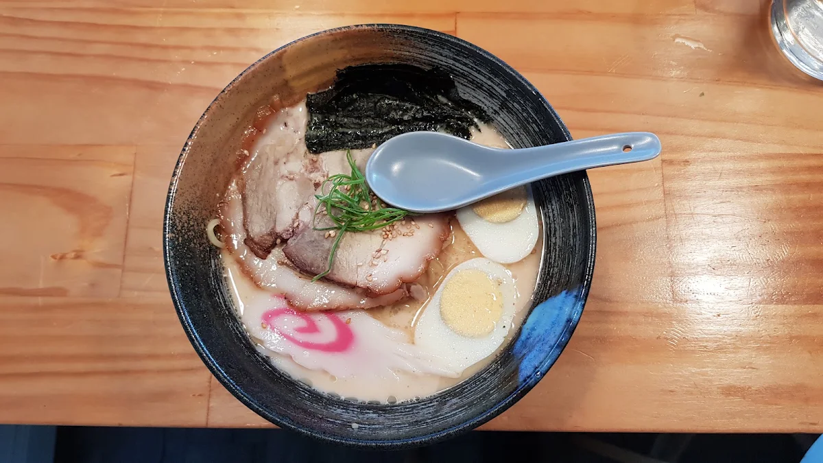 r2 black garlic ramen 黑蒜汤底拉面 with black garlic soup base